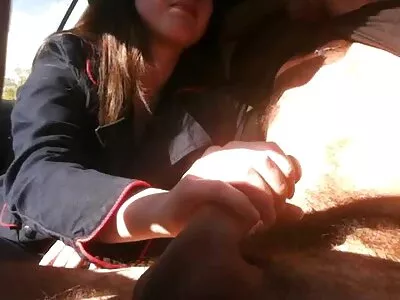 Une fois dans la la petite maison dans la prairie porn chambre, une plantureuse se fait doigter