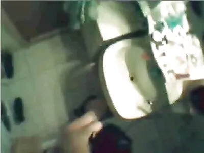 Embrasse les filles sur le video sexe maison canapé.