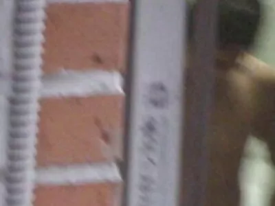 Secrétaire maigre coquine avec le video sexe maison patron sur le canapé