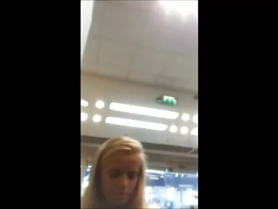 belle femme maison de retraite porno enlève sa culotte pour serrer son clitoris