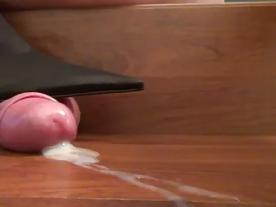 Jolie fille abaisse ses porno fait maison seins et enlève ses bas