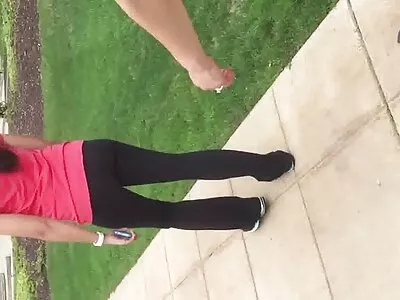 Fille sexy fait maison porno nue pour dogola et montre des yeux mignons