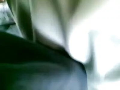 Princesse maigre a des relations sexuelles porn fait maison avec un mécanicien automobile