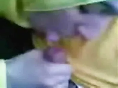 Une sexe arabe maison femme libérée vibre le cul jusqu'à l'orgasme