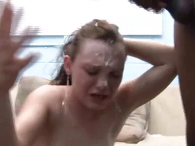 Grande et belle femme sexe maison video deux membres présentés sous des angles de vision différents
