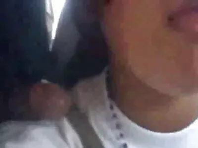 Deux mecs et deux tourbillons jeu maison de production porno de bouteille érotique