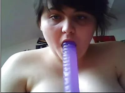 Un mec avec une grosse bite video sexe maison embrasse une fille.