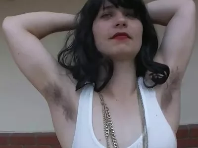 Avec sa longue bite satisfait une video sexe fait maison fille potelée