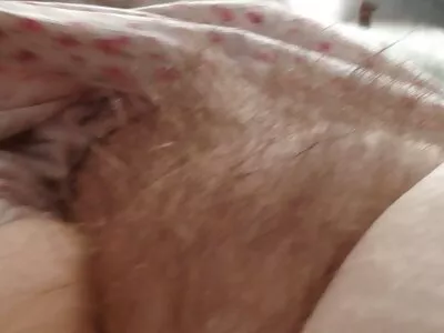 Au premier rendez-vous, le mec suce sa bite dans la chatte d'une video de sexe fait maison fille.