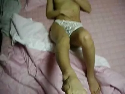 Les sexe francais maison lesbiennes sexy se débarrassent rapidement de leurs vêtements