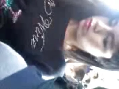 Il donne à sa copine strapon chatte sexe maison du porno sur le lit