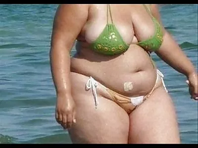 Une brune sexy remplace son homme sur fait maison porno la plage