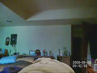 Fille collée au maison de production porno visage de la fille avec sa chatte