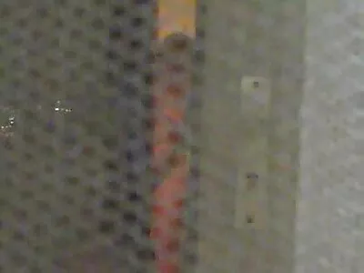 Beauté mignonne ayant un orgasme avec un ami mature amateur fait maison vibrateur