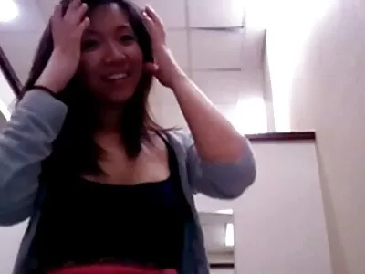 Deux hommes riches peuvent s'offrir les services de la célèbre vidéos x à la maison prostituée Violet Monroe
