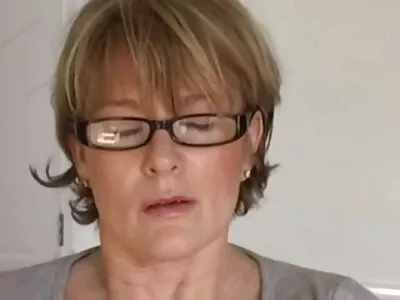 Un enseignant enseigne aux élèves le sexe en video sex amateur maison groupe et le tabagisme