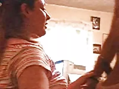 - Poussin excité par un massage à grosse fait maison sex bite