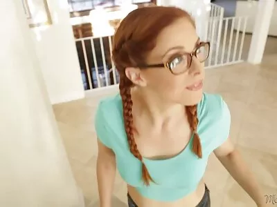 Après avoir lavé les sols de la maison, les beautés sex maison video bordées