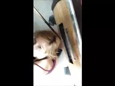 Jeunes filles amateur sex maison hardcore éjaculent les unes pour les autres sur des langues