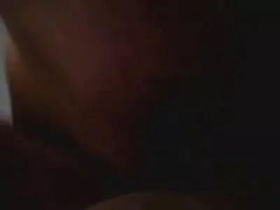Fille vidéos x à la maison érotique traînant sans culotte dans le parc