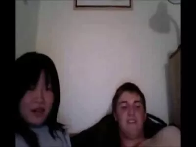 Deux dames plantureuses baisent avec un baiser sexe a la maison video de discipline