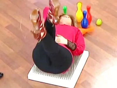 Deux filles ont couru autour du gars et ont eu un video maison sex buzz