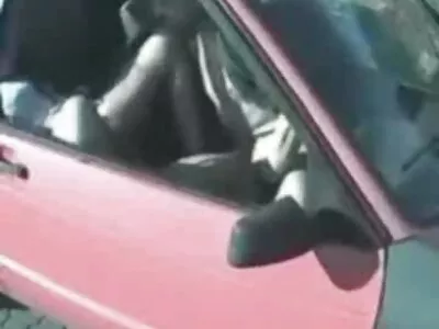 Un homme pompé rencontre deux mulâtres sensuels amateur sex maison