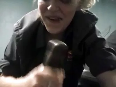 Une nana video sexe a la maison chaude donne à son homme une sodomie profonde sur le canapé