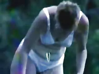 Un mec charmant baise une video x fait maison blonde dans un baiser sur la chatte