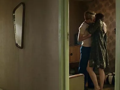 Un étalon chauve en chaleur you porn maison close baise un étudiant qui s'embrasse sur les lèvres
