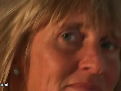 une ado mouillée baise un vibromasseur maison de retraite porn de fille