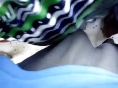 une chèvre sans vergogne embrasse l'enfant porno fait maison