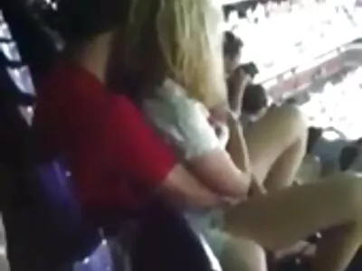 , fille prend le cul vidéos x à la maison et la chatte en même temps