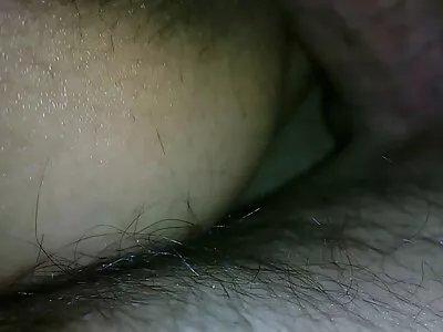 Jolie femme copule avec son porno de maison voisin après une promenade