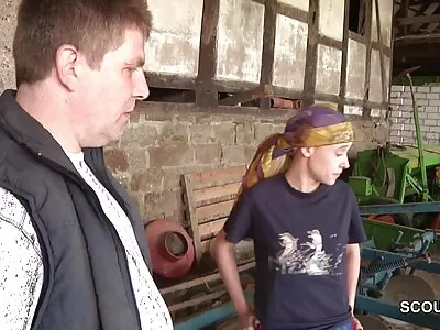 Secrétaire fait avec le patron maison close video x dans son bureau