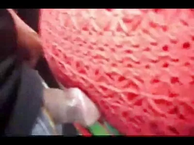 Charmante video sexe fait maison fille se masturbe dans une maison délabrée