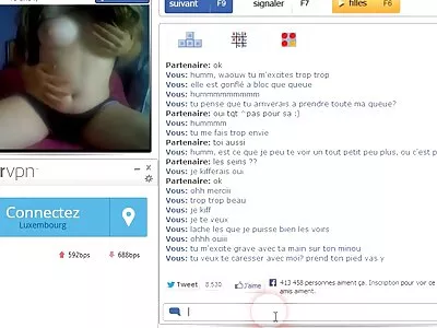 La culotte est déchirée et ils embrassent durement porn a la maison la coquine