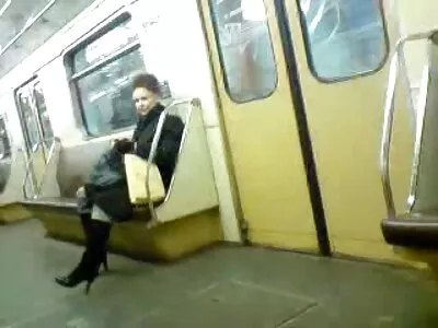 Culotte excitée et dure pour embrasser ta soeur jusqu'à ce video de sexe maison qu'elle ait fini