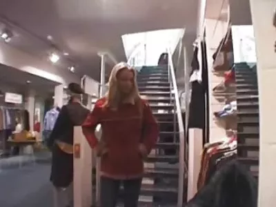Les filles en crémeux s'ouvrent libérant du sperme frais vidéos x à la maison
